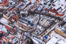 Vue aérienne de Place du marché, église à Kandel dans le département Rhénanie-Palatinat, Allemagne