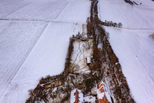 Réserve animalière au Gasthaus zur Brauerei dans la neige à Freckenfeld dans le département Rhénanie-Palatinat, Allemagne hors des airs