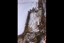 Réserve animalière au Gasthaus zur Brauerei dans la neige à Freckenfeld dans le département Rhénanie-Palatinat, Allemagne depuis l'avion