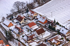Vue aérienne de Konrad-Hofmann-Straße dans la neige à Hergersweiler dans le département Rhénanie-Palatinat, Allemagne
