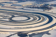Vue aérienne de Zone industrielle d'Oberwald, piste d'essai de camions Daimler avec pneus hiver ? à Wörth am Rhein dans le département Rhénanie-Palatinat, Allemagne