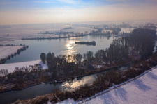Vue aérienne de Vieux Rhin en hiver à Neupotz dans le département Rhénanie-Palatinat, Allemagne