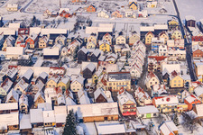 Vue aérienne de Luitpoldstraße en hiver avec de la neige à Hatzenbühl dans le département Rhénanie-Palatinat, Allemagne