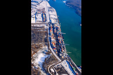 Vue aérienne de Port à conteneurs à Wörth am Rhein dans le département Rhénanie-Palatinat, Allemagne