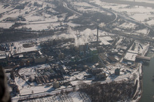 Vue aérienne de Maxau, usine de papier Stora Enso en hiver à le quartier Knielingen in Karlsruhe dans le département Bade-Wurtemberg, Allemagne