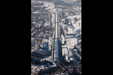 Vue aérienne de Kriegsstraße Est à le quartier Südstadt in Karlsruhe dans le département Bade-Wurtemberg, Allemagne
