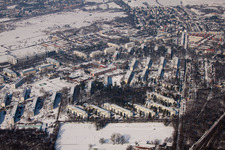 Tennesseeallee en hiver avec de la neige à le quartier Nordstadt in Karlsruhe dans le département Bade-Wurtemberg, Allemagne hors des airs