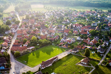 Vue aérienne de Vue sur le village à Forstfeld dans le département Bas Rhin, France