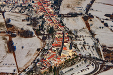 Hinterstädel en hiver avec de la neige à Jockgrim dans le département Rhénanie-Palatinat, Allemagne d'en haut