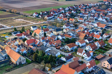 Vue aérienne de Église Saint-Martin à le quartier Mörlheim in Landau in der Pfalz dans le département Rhénanie-Palatinat, Allemagne