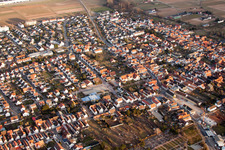 Vue aérienne de Rue Germersheimer à le quartier Offenbach in Offenbach an der Queich dans le département Rhénanie-Palatinat, Allemagne