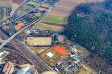 Vue aérienne de Terrains de sport de TV 1892 Friedrichsfeld, Club d'équitation et d'attelage Mannheim- Friedrichsfeld eV et FC Germania à le quartier Friedrichsfeld in Mannheim dans le département Bade-Wurtemberg, Allemagne