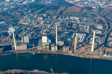 Photographie aérienne de Chantier de construction de la nouvelle centrale électrique et des tours d'échappement de la centrale de cogénération GKM Block 6 dans le district de Neckarau à le quartier Rheinau in Mannheim dans le département Bade-Wurtemberg, Allemagne
