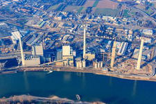 Chantier de construction de la nouvelle centrale électrique et des tours d'échappement de la centrale de cogénération GKM Bloc 6 à le quartier Neckarau in Mannheim dans le département Bade-Wurtemberg, Allemagne hors des airs
