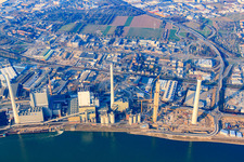 Chantier de construction de la nouvelle centrale électrique et des tours d'échappement de la centrale de cogénération GKM Bloc 6 à le quartier Neckarau in Mannheim dans le département Bade-Wurtemberg, Allemagne vue d'en haut