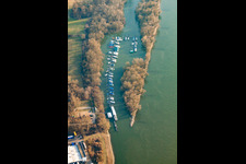 Vue aérienne de Port de plaisance à le quartier Rheinau in Mannheim dans le département Bade-Wurtemberg, Allemagne