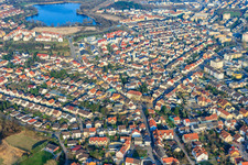 Vue aérienne de Rue Rheinauer à le quartier Rohrhof in Brühl dans le département Bade-Wurtemberg, Allemagne