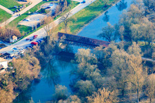 Vue aérienne de Vieux pont du Rhin Ketsch vers l'île du Rhin à Ketsch dans le département Bade-Wurtemberg, Allemagne
