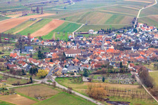 Vue aérienne de Cimetière à Göcklingen dans le département Rhénanie-Palatinat, Allemagne