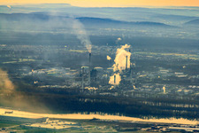 Vue aérienne de MIRO dans la brume matinale à le quartier Knielingen in Karlsruhe dans le département Bade-Wurtemberg, Allemagne