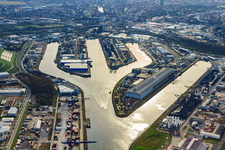 Vue aérienne de Quartier Rheinhafen in Karlsruhe dans le département Bade-Wurtemberg, Allemagne