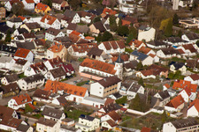 Vue aérienne de Pfarrstr à le quartier Illingen in Elchesheim-Illingen dans le département Bade-Wurtemberg, Allemagne