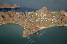 Vue aérienne de Île de la mer sur le canal de l'or à Steinmauern dans le département Bade-Wurtemberg, Allemagne