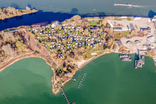 Vue aérienne de Terrain et zones de recouvrement de la mine de gravier à ciel ouvert entre le Rhin et le canal de l'Or à Steinmauern dans le département Bade-Wurtemberg, Allemagne