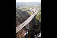 Vue aérienne de Pont de la vallée A71 sur le Zahme Gera à le quartier Geraberg in Geratal dans le département Thuringe, Allemagne
