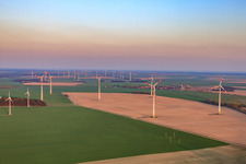 Vue aérienne de Parc éolien à Jüterbog dans le département Brandebourg, Allemagne