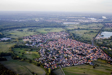 Vue aérienne de Du sud-ouest à Hagenbach dans le département Rhénanie-Palatinat, Allemagne