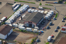 Vue aérienne de Caravane dans la zone commerciale de Horst à le quartier Minderslachen in Kandel dans le département Rhénanie-Palatinat, Allemagne