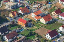 Nouveaux bâtiments sur Höhenweg à Kandel dans le département Rhénanie-Palatinat, Allemagne hors des airs