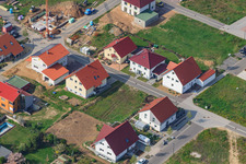 Nouveaux bâtiments sur Höhenweg à Kandel dans le département Rhénanie-Palatinat, Allemagne depuis l'avion