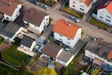 Jardins familiaux à Rosenstr à le quartier Reichenbach in Waldbronn dans le département Bade-Wurtemberg, Allemagne d'en haut