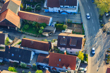 Vue aérienne de Kleinsteinbacher Straße à le quartier Stupferich in Karlsruhe dans le département Bade-Wurtemberg, Allemagne