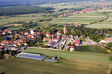 Vue aérienne de Du nord-est à Minfeld dans le département Rhénanie-Palatinat, Allemagne