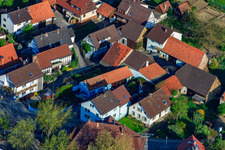 Kleinsteinbacher Straße à le quartier Stupferich in Karlsruhe dans le département Bade-Wurtemberg, Allemagne depuis l'avion