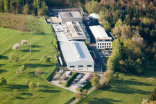 Vue aérienne de Rosswag Engineering du nord à le quartier Kleinsteinbach in Pfinztal dans le département Bade-Wurtemberg, Allemagne