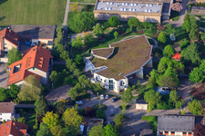 Vue aérienne de Garderie évangélique Villa Regenbogen à le quartier Maximiliansau in Wörth am Rhein dans le département Rhénanie-Palatinat, Allemagne