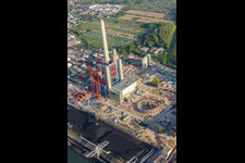 Vue aérienne de EnBW construit une nouvelle centrale à charbon sur le Rhin à le quartier Rheinhafen in Karlsruhe dans le département Bade-Wurtemberg, Allemagne