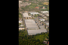 Vue aérienne de Entrepôt de pièces Daimler, entrepôt de verre Mercedes à Ettlingen dans le département Bade-Wurtemberg, Allemagne