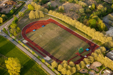 Vue aérienne de Terrain de sport et terrain de football du gymnase Wilhelm-Hausenstein à Durmersheim dans le département Bade-Wurtemberg, Allemagne