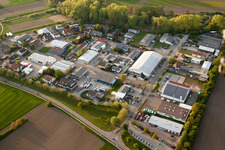 Vue aérienne de Zone commerciale de Zeppelinstr à le quartier Würmersheim in Durmersheim dans le département Bade-Wurtemberg, Allemagne