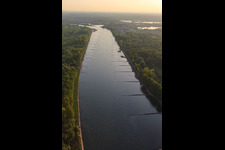 Vue aérienne de Rhin vers S à Au am Rhein dans le département Bade-Wurtemberg, Allemagne