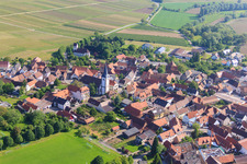 Vue aérienne de Église protestante Mörzheim à le quartier Mörzheim in Landau in der Pfalz dans le département Rhénanie-Palatinat, Allemagne