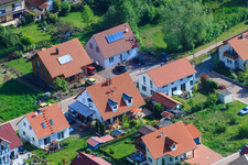 Vue aérienne de Dans le champ de pois à le quartier Mörzheim in Landau in der Pfalz dans le département Rhénanie-Palatinat, Allemagne