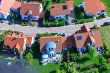 Dans le champ de pois à le quartier Mörzheim in Landau in der Pfalz dans le département Rhénanie-Palatinat, Allemagne d'en haut