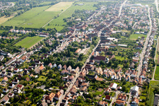 Quartier Queichheim in Landau in der Pfalz dans le département Rhénanie-Palatinat, Allemagne du point de vue du drone