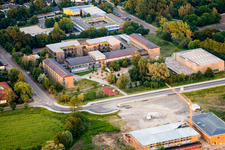 Centre scolaire à Kandel dans le département Rhénanie-Palatinat, Allemagne d'en haut